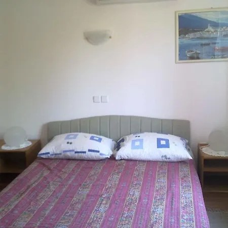 In Starigrad-paklenica 6871